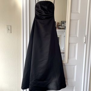 Beautiful Black Event Dress. Size 4. Strapless.